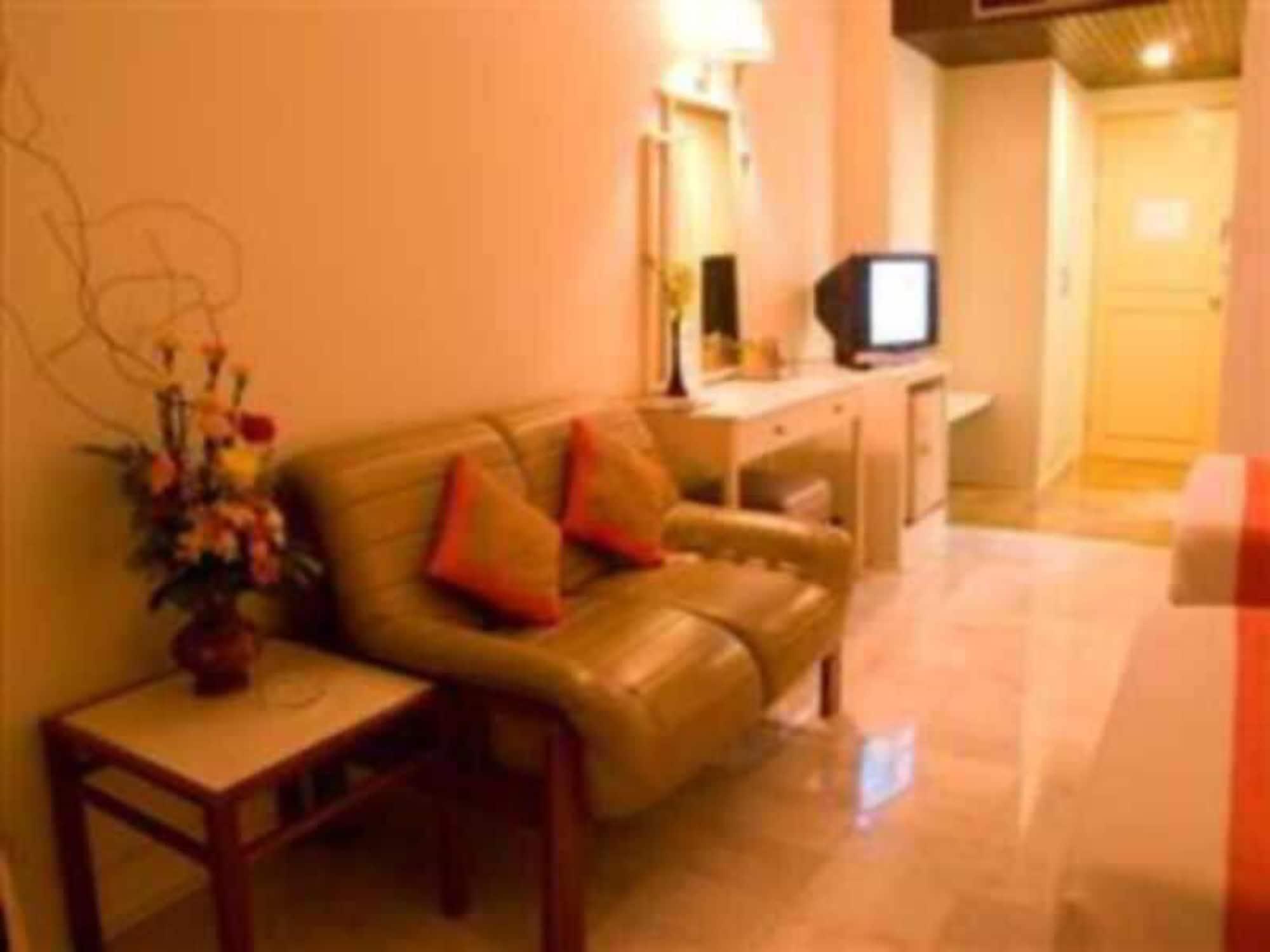 Seeharaj Hotel Uttaradit Dış mekan fotoğraf