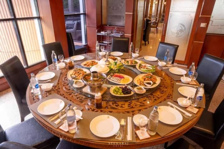 Seeharaj Hotel Uttaradit Dış mekan fotoğraf