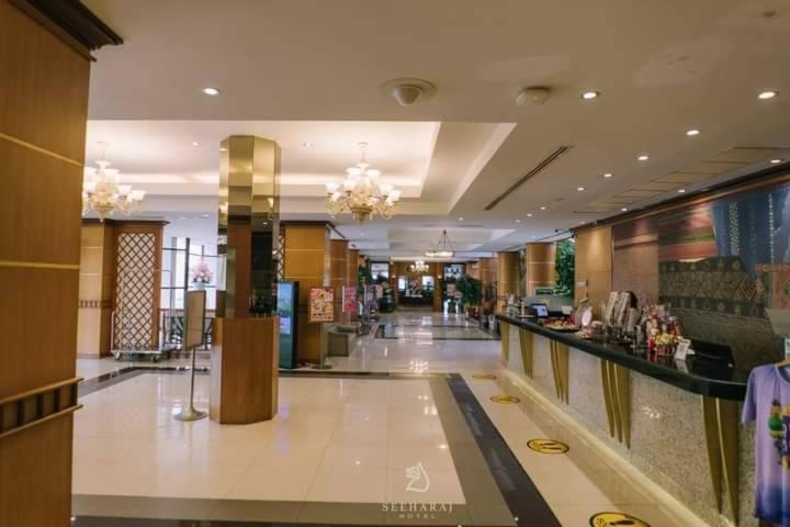 Seeharaj Hotel Uttaradit Dış mekan fotoğraf