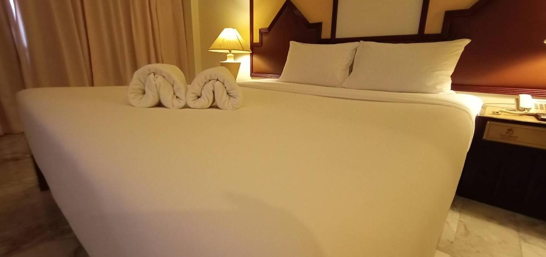 Seeharaj Hotel Uttaradit Dış mekan fotoğraf
