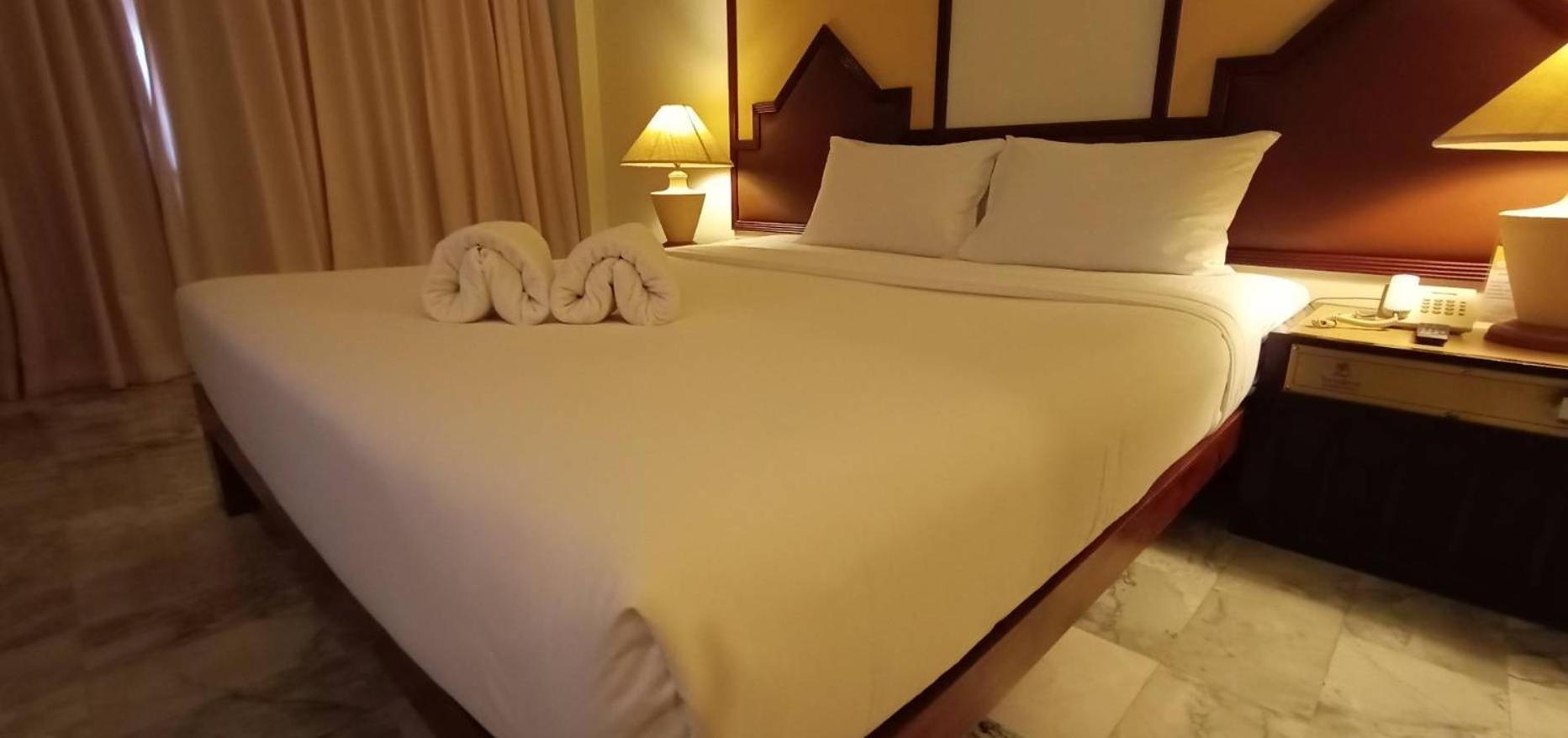 Seeharaj Hotel Uttaradit Dış mekan fotoğraf