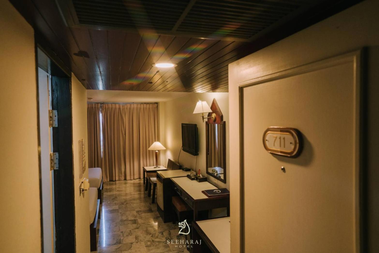 Seeharaj Hotel Uttaradit Dış mekan fotoğraf