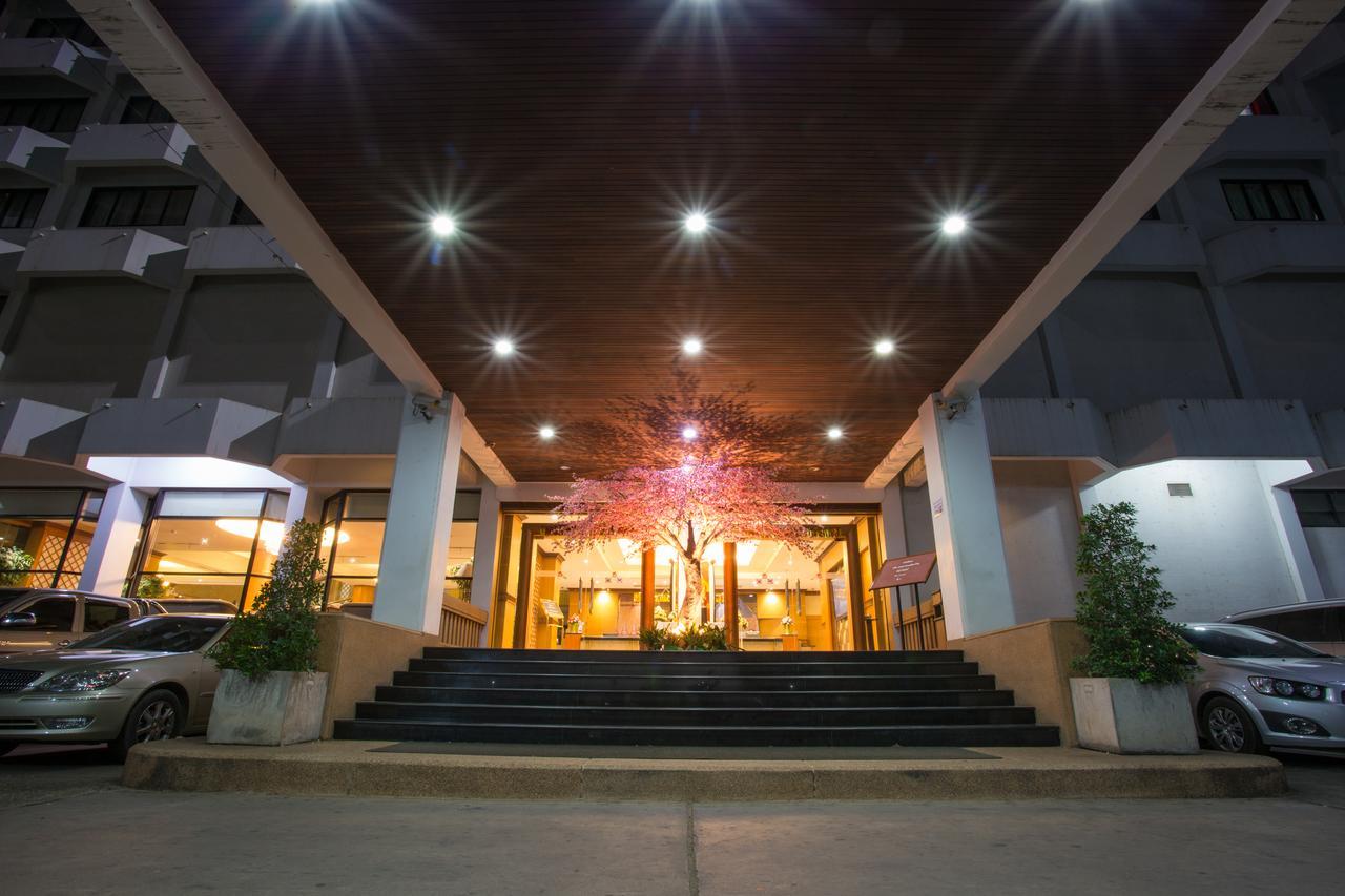Seeharaj Hotel Uttaradit Dış mekan fotoğraf