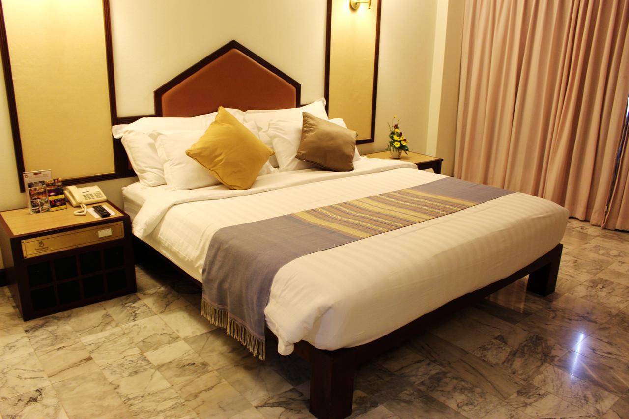 Seeharaj Hotel Uttaradit Dış mekan fotoğraf