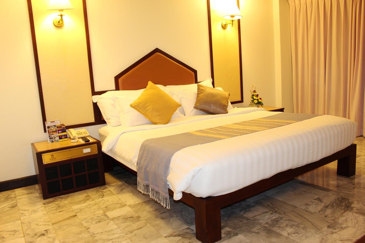 Seeharaj Hotel Uttaradit Dış mekan fotoğraf